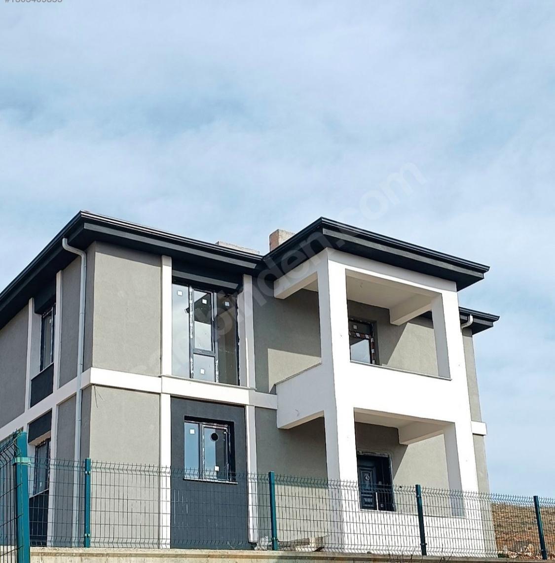 KINDAMDA SATILIK SIFIR LÜX VİLLA